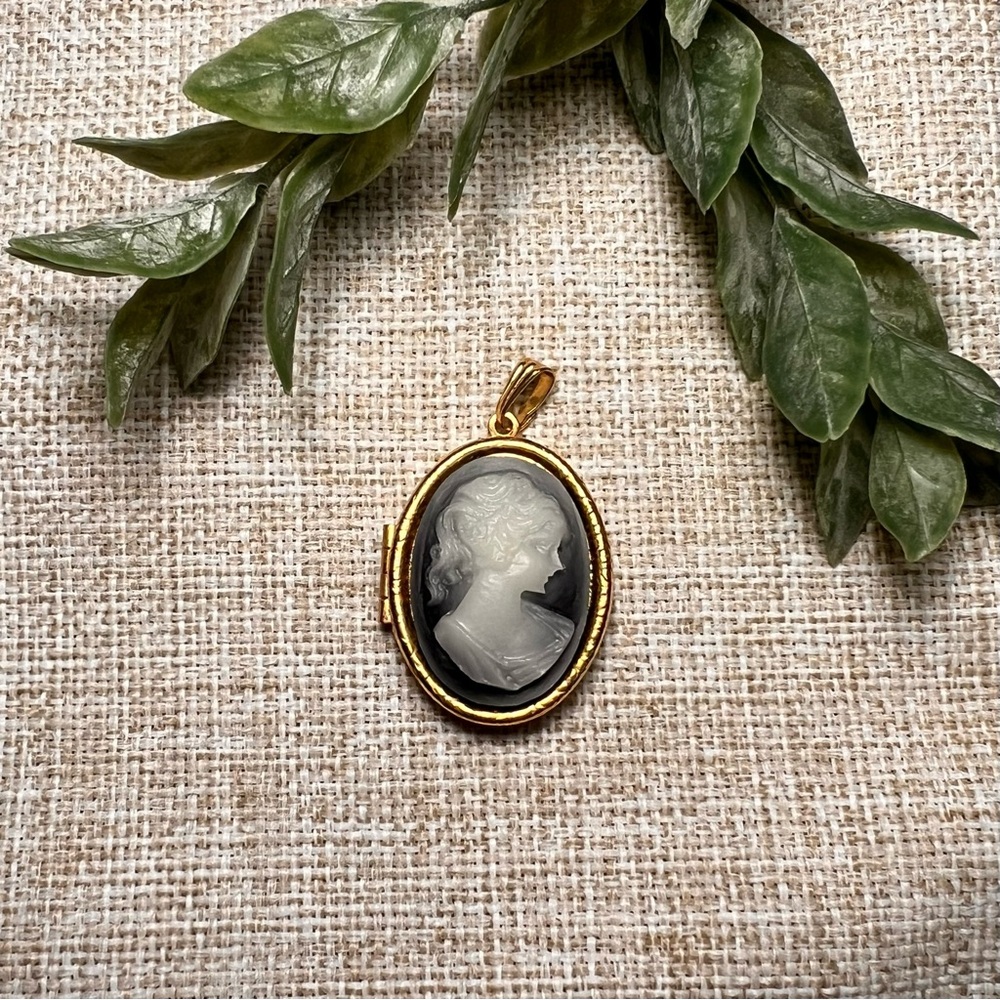 VINTAGE Gold and White Cameo Locket Necklace Pendant | Victorian, Renaissance